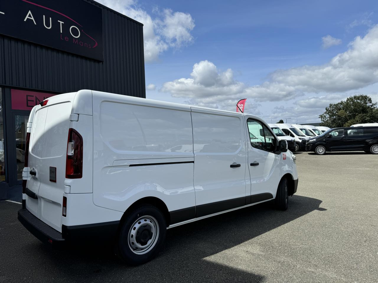 RENAULT Trafic L2H1 3000 Kg 2.0 Blue dCi - 150 2024 III FOURGON Fourgon Advance L2H1 PHASE 3 - Furgon: 5 kép. RENAULT Trafic L2H1 3000 Kg 2.0 Blue dCi - 150 2024 III FOURGON Fourgon Advance L2H1 PHASE 3 - Furgon: 5 kép.