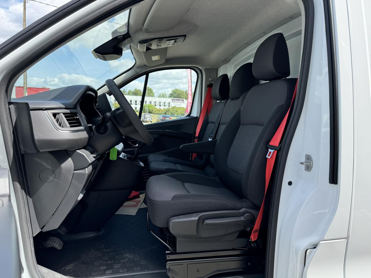 RENAULT Trafic L2H1 3000 Kg 2.0 Blue dCi - 150 2024 III FOURGON Fourgon Advance L2H1 PHASE 3 - Furgon: 5 kép. RENAULT Trafic L2H1 3000 Kg 2.0 Blue dCi - 150 2024 III FOURGON Fourgon Advance L2H1 PHASE 3 - Furgon: 5 kép.