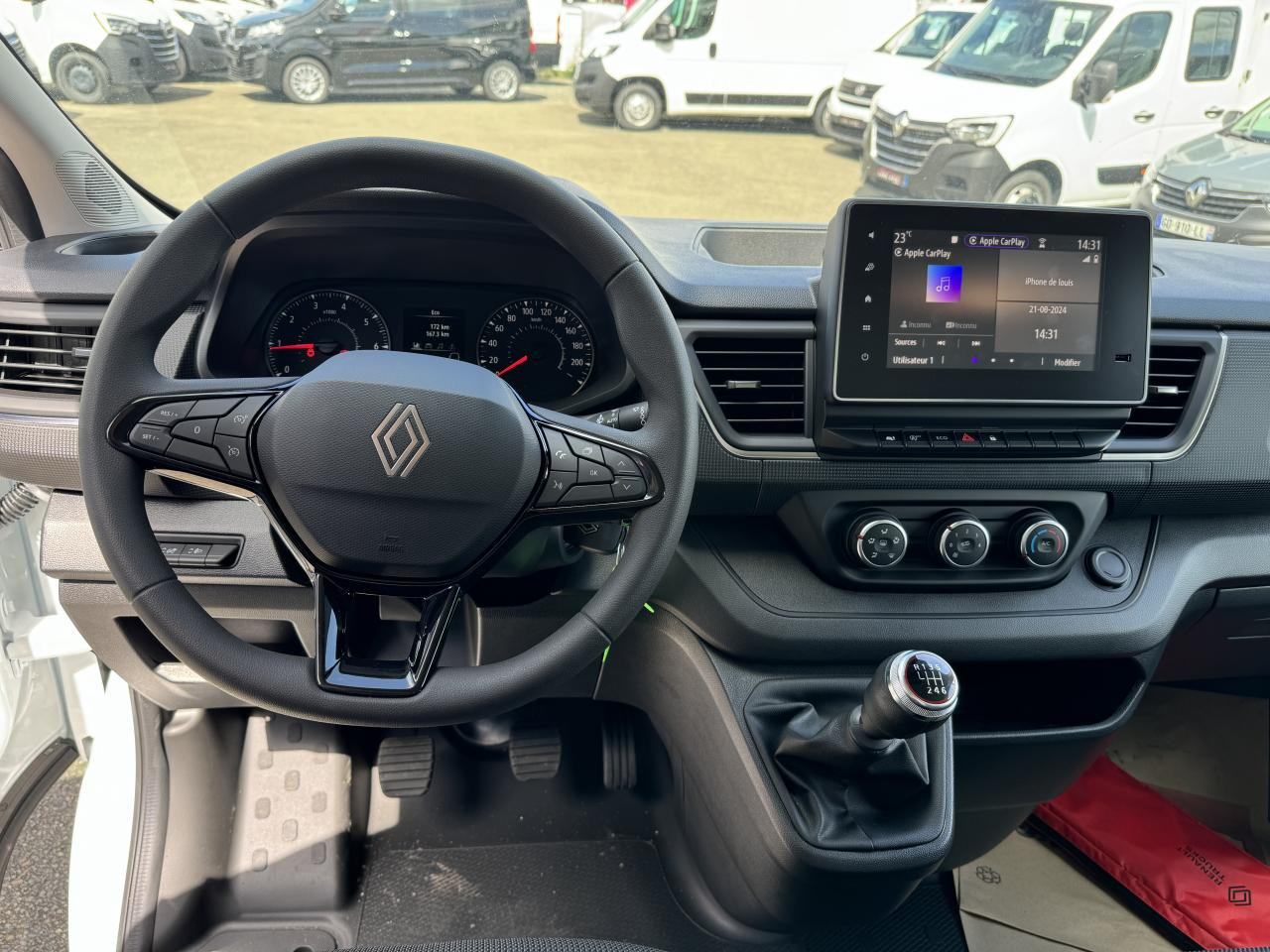 RENAULT Trafic L2H1 3000 Kg 2.0 Blue dCi - 170CH ADVANCE - Furgon: 4 kép. RENAULT Trafic L2H1 3000 Kg 2.0 Blue dCi - 170CH ADVANCE - Furgon: 4 kép.