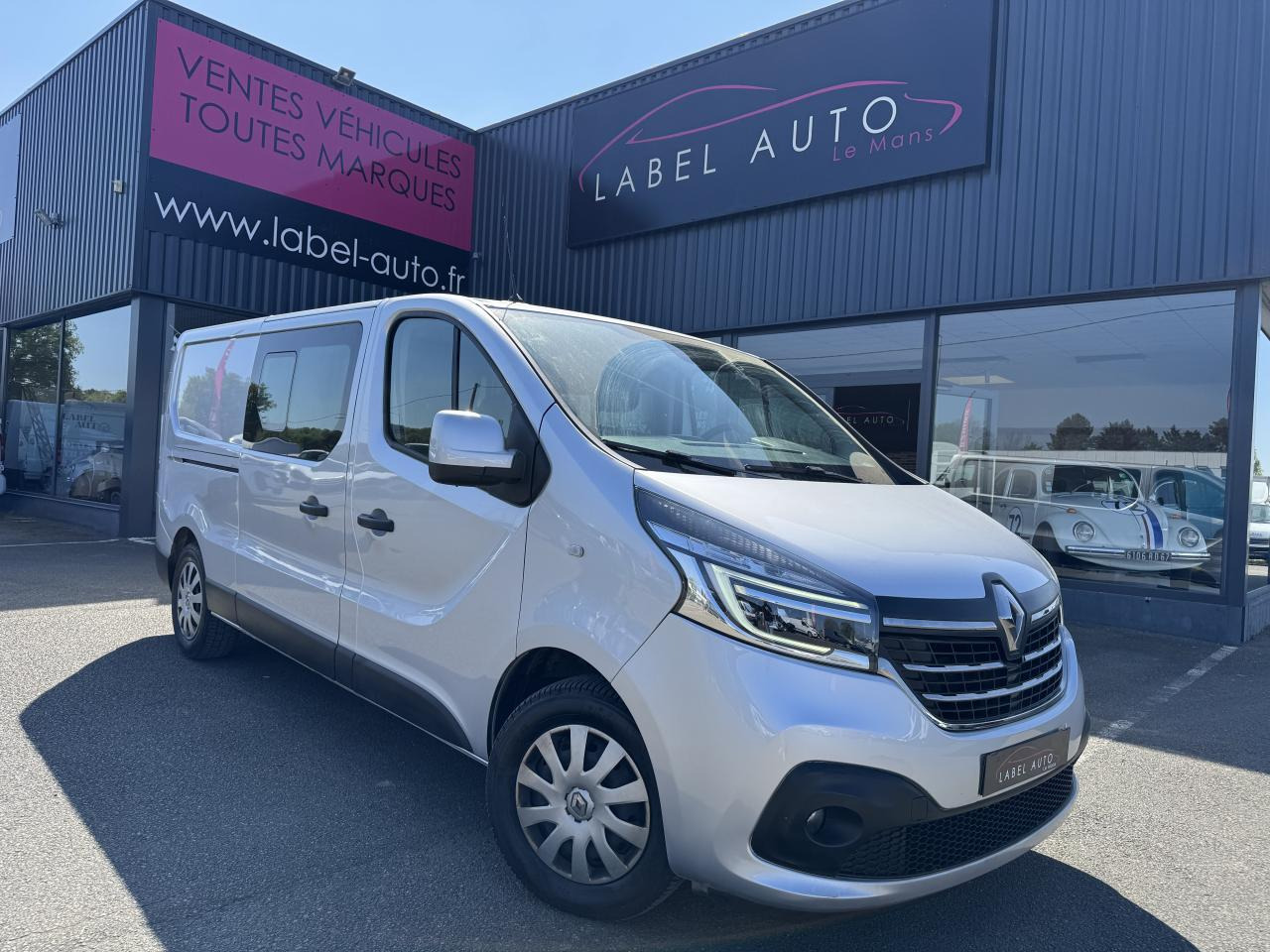 RENAULT trafic L2H1 2.0 DCI 145CH CABINE APPROFONDIE 6 PLACES CONFORT EDC - Furgon: 2 kép. RENAULT trafic L2H1 2.0 DCI 145CH CABINE APPROFONDIE 6 PLACES CONFORT EDC - Furgon: 2 kép.