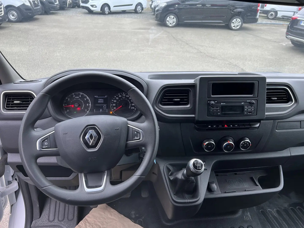 Renault Master F3300 L2H2 2.3 BLUE DCI 135CH CONFORT EURO6 - Furgon: 3 kép. Renault Master F3300 L2H2 2.3 BLUE DCI 135CH CONFORT EURO6 - Furgon: 3 kép.