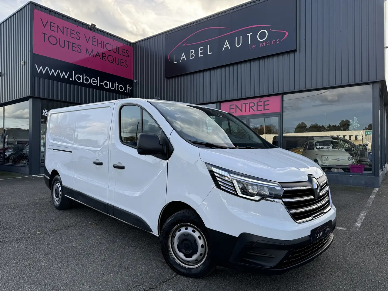 Renault Trafic L2H1 3T 2.0 BLUE DCI 130CH GRAND CONFORT - Furgon: 1 kép. Renault Trafic L2H1 3T 2.0 BLUE DCI 130CH GRAND CONFORT - Furgon: 1 kép.