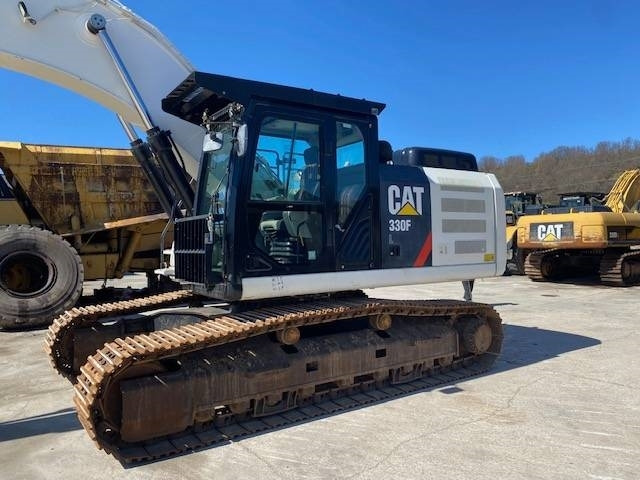 CAT 330 F - Lánctalpas kotró: 2 kép. CAT 330 F - Lánctalpas kotró: 2 kép.