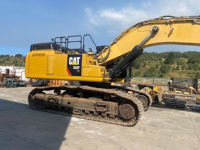CAT 352 F - Lánctalpas kotró: 1 kép. CAT 352 F - Lánctalpas kotró: 1 kép.
