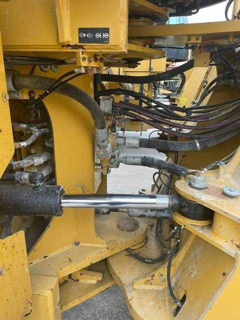 CAT 980 M - Gumikerekes homlokrakodó: 4 kép. CAT 980 M - Gumikerekes homlokrakodó: 4 kép.