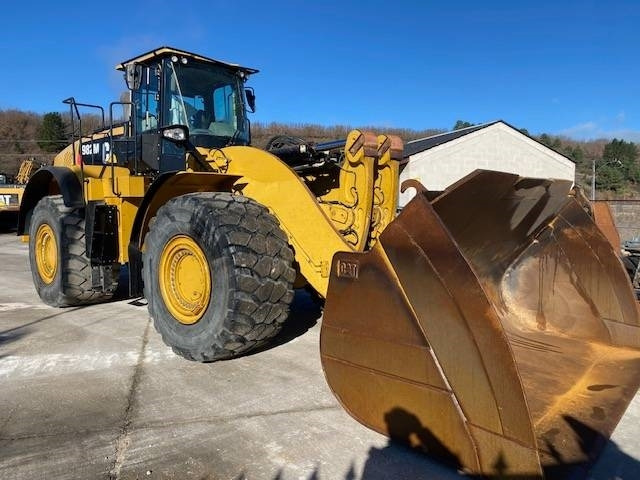CAT 982 M - Gumikerekes homlokrakodó: 1 kép. CAT 982 M - Gumikerekes homlokrakodó: 1 kép.
