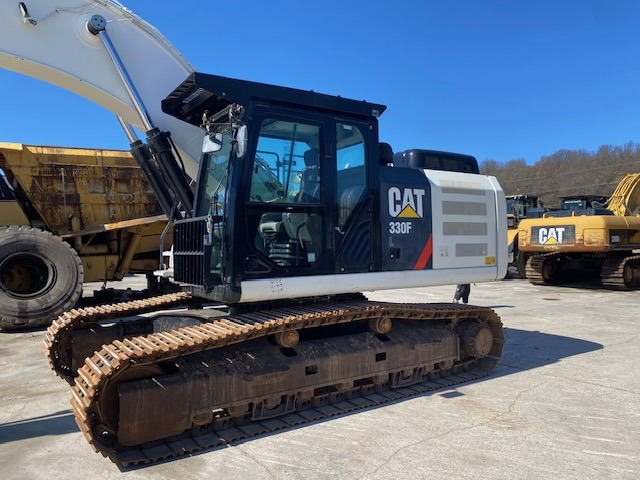 CATERPILLAR 330 F - Lánctalpas kotró: 1 kép. CATERPILLAR 330 F - Lánctalpas kotró: 1 kép.