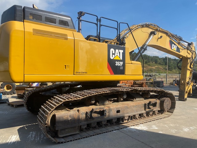 CATERPILLAR 352F XE - Lánctalpas kotró: 4 kép. CATERPILLAR 352F XE - Lánctalpas kotró: 4 kép.