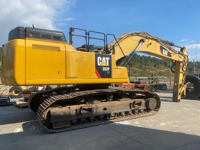 CATERPILLAR 352F XE - Lánctalpas kotró: 3 kép. CATERPILLAR 352F XE - Lánctalpas kotró: 3 kép.
