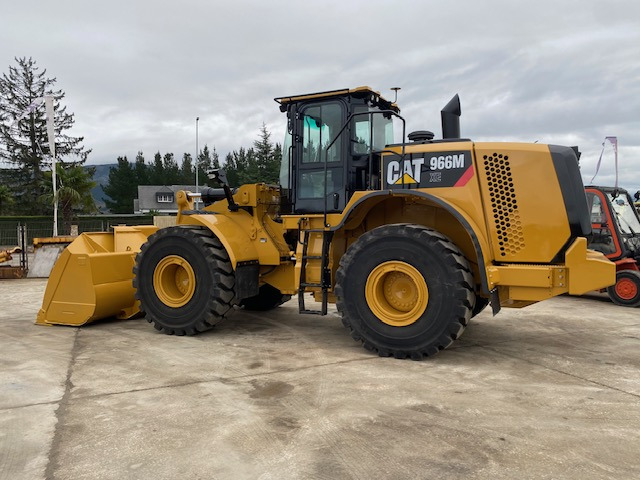 CATERPILLAR 966 M XE - Gumikerekes homlokrakodó: 5 kép. CATERPILLAR 966 M XE - Gumikerekes homlokrakodó: 5 kép.