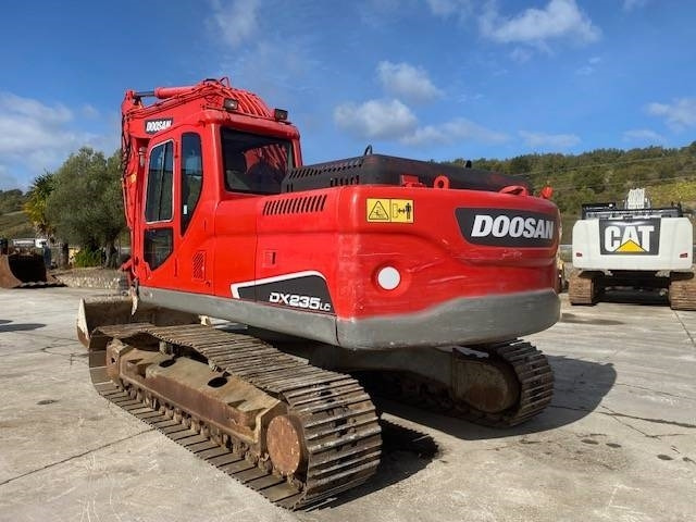 Doosan DX 235 LC - Lánctalpas kotró: 2 kép. Doosan DX 235 LC - Lánctalpas kotró: 2 kép.