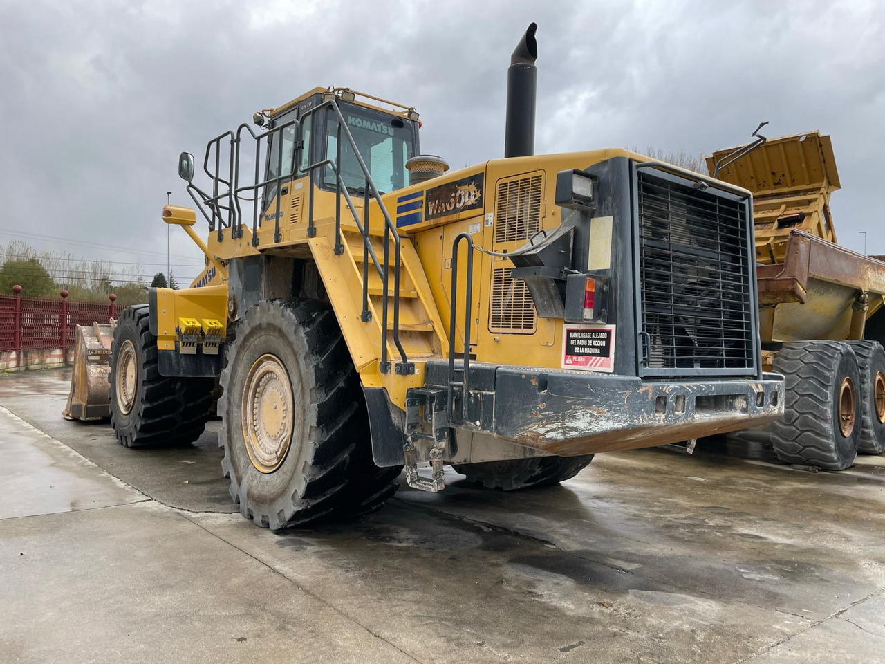 KOMATSU WA600-6 - Gumikerekes homlokrakodó: 1 kép. KOMATSU WA600-6 - Gumikerekes homlokrakodó: 1 kép.