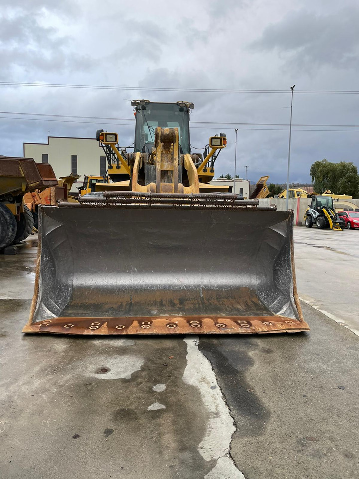 KOMATSU WA600-6 - Gumikerekes homlokrakodó: 5 kép. KOMATSU WA600-6 - Gumikerekes homlokrakodó: 5 kép.