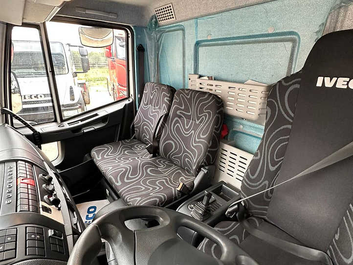 Eurocargo 100e22 - Dobozos felépítményű teherautó: 5 kép. Eurocargo 100e22 - Dobozos felépítményű teherautó: 5 kép.