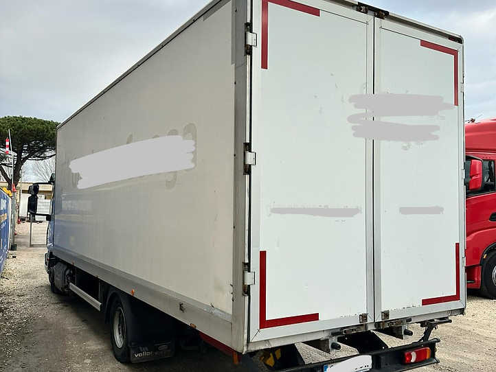 Eurocargo 100e22 - Dobozos felépítményű teherautó: 2 kép. Eurocargo 100e22 - Dobozos felépítményű teherautó: 2 kép.