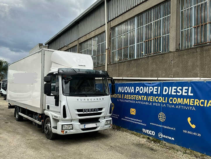 Eurocargo 100e22 - Dobozos felépítményű teherautó: 1 kép. Eurocargo 100e22 - Dobozos felépítményű teherautó: 1 kép.