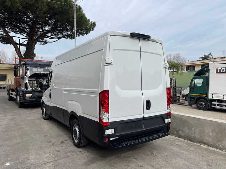 IVECO DAILY FURGONE - Furgon: 3 kép. IVECO DAILY FURGONE - Furgon: 3 kép.