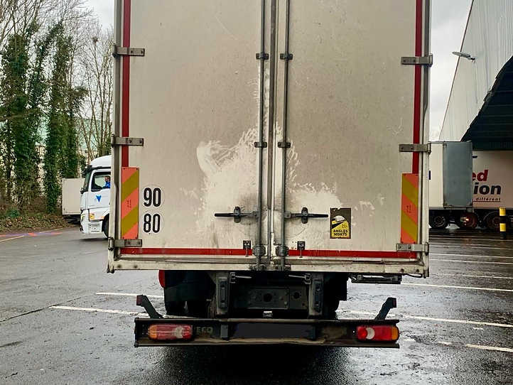 Iveco Eurocargo 120el22 - Dobozos felépítményű teherautó: 4 kép. Iveco Eurocargo 120el22 - Dobozos felépítményű teherautó: 4 kép.