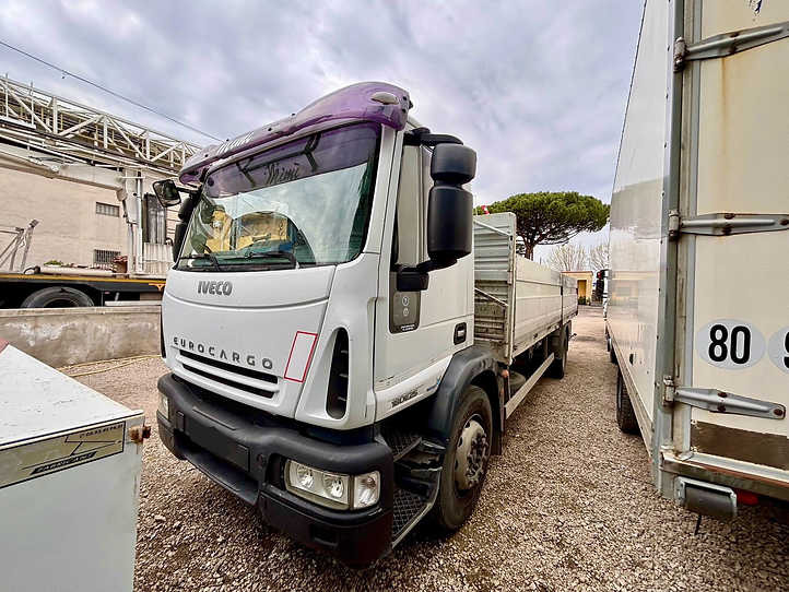 Iveco EUROCARGO 180E25 CASSONE FISSO - Platós teherautó: 3 kép. Iveco EUROCARGO 180E25 CASSONE FISSO - Platós teherautó: 3 kép.