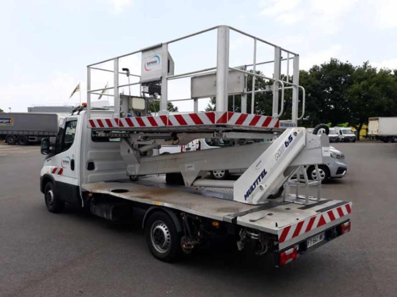 Iveco Daily 35S14 Plateau Nacelle 6m50 Spécial tunnel - Emelőkosaras teherautó: 3 kép. Iveco Daily 35S14 Plateau Nacelle 6m50 Spécial tunnel - Emelőkosaras teherautó: 3 kép.