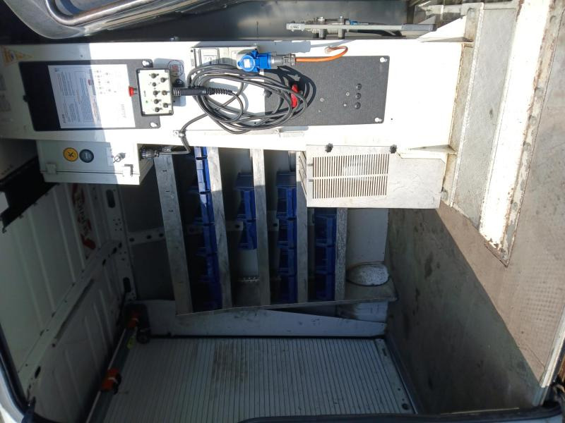 MASTER L2H2 145CV NACELLE - Emelőkosaras teherautó: 5 kép. MASTER L2H2 145CV NACELLE - Emelőkosaras teherautó: 5 kép.