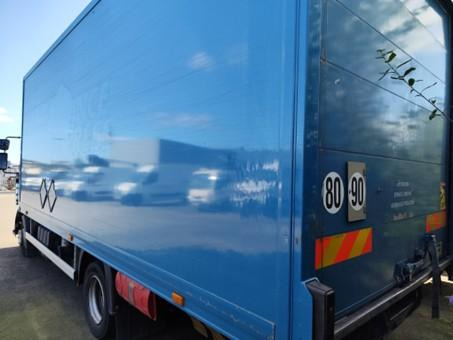 Renault D 7.5 LOW P4x2 210E6 Fourgon Polyfond avec hayon Repliable - Dobozos felépítményű teherautó: 3 kép. Renault D 7.5 LOW P4x2 210E6 Fourgon Polyfond avec hayon Repliable - Dobozos felépítményű teherautó: 3 kép.