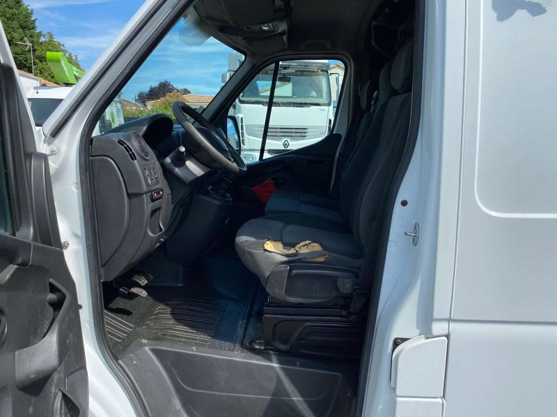 Renault Master 145.35 FG Tronqué L2H2 Nacelle Pack éco - Emelőkosaras teherautó: 5 kép. Renault Master 145.35 FG Tronqué L2H2 Nacelle Pack éco - Emelőkosaras teherautó: 5 kép.