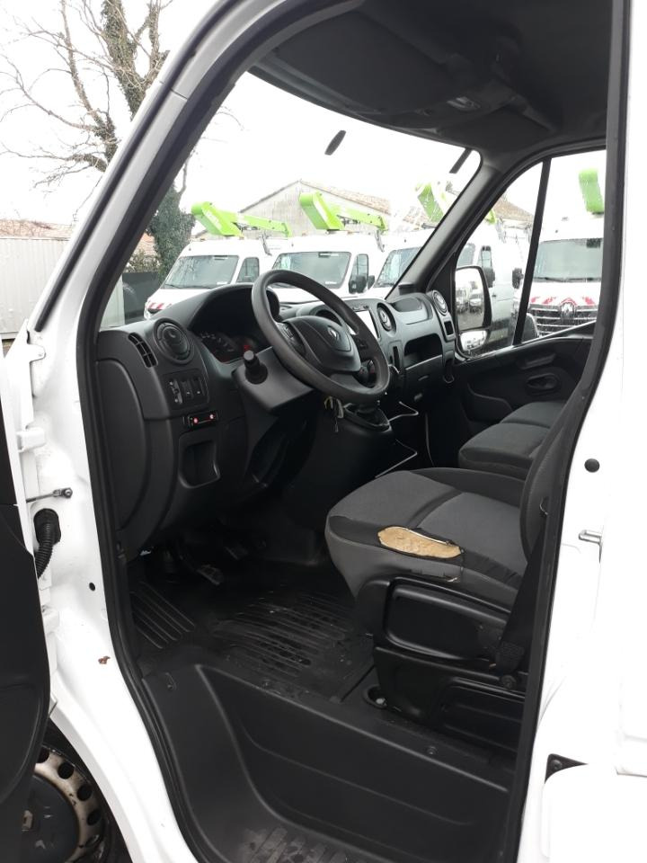 Renault Master 145.35 FG Tronqué L2H2 Nacelle Pack éco - Emelőkosaras teherautó: 3 kép. Renault Master 145.35 FG Tronqué L2H2 Nacelle Pack éco - Emelőkosaras teherautó: 3 kép.