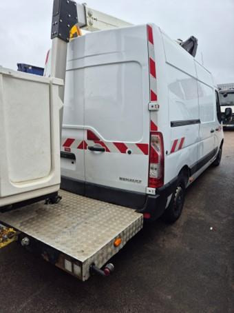 Renault Master Fourgon L2H2 130 cv Nacelle KLUBB K32 - Emelőkosaras teherautó: 2 kép. Renault Master Fourgon L2H2 130 cv Nacelle KLUBB K32 - Emelőkosaras teherautó: 2 kép.