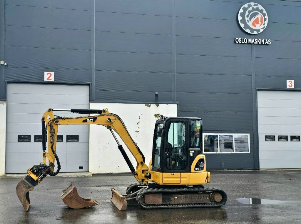 CAT 305 C CR  - Minikotró: 2 kép. CAT 305 C CR  - Minikotró: 2 kép.
