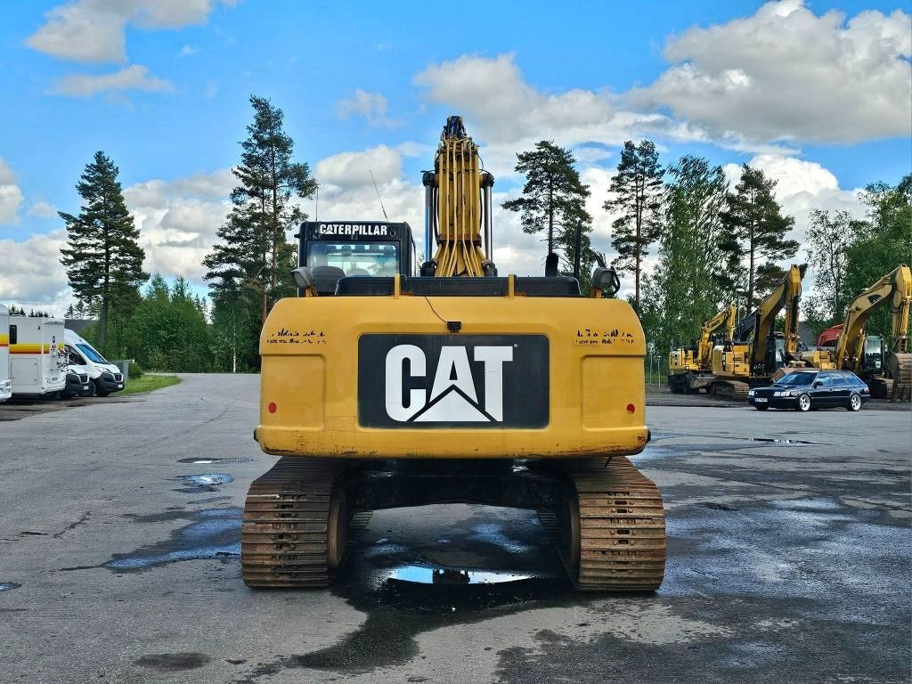 CAT 323 D L - Lánctalpas kotró: 4 kép. CAT 323 D L - Lánctalpas kotró: 4 kép.