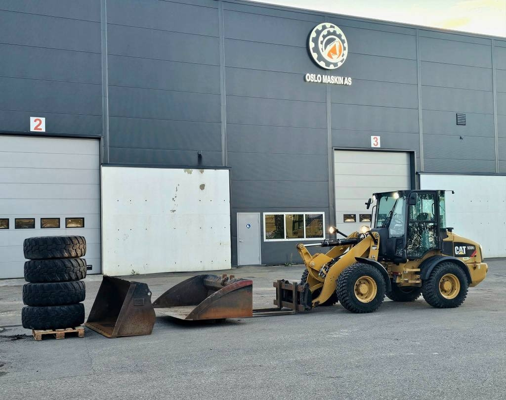 CAT 908 H 2 - Gumikerekes homlokrakodó: 1 kép. CAT 908 H 2 - Gumikerekes homlokrakodó: 1 kép.