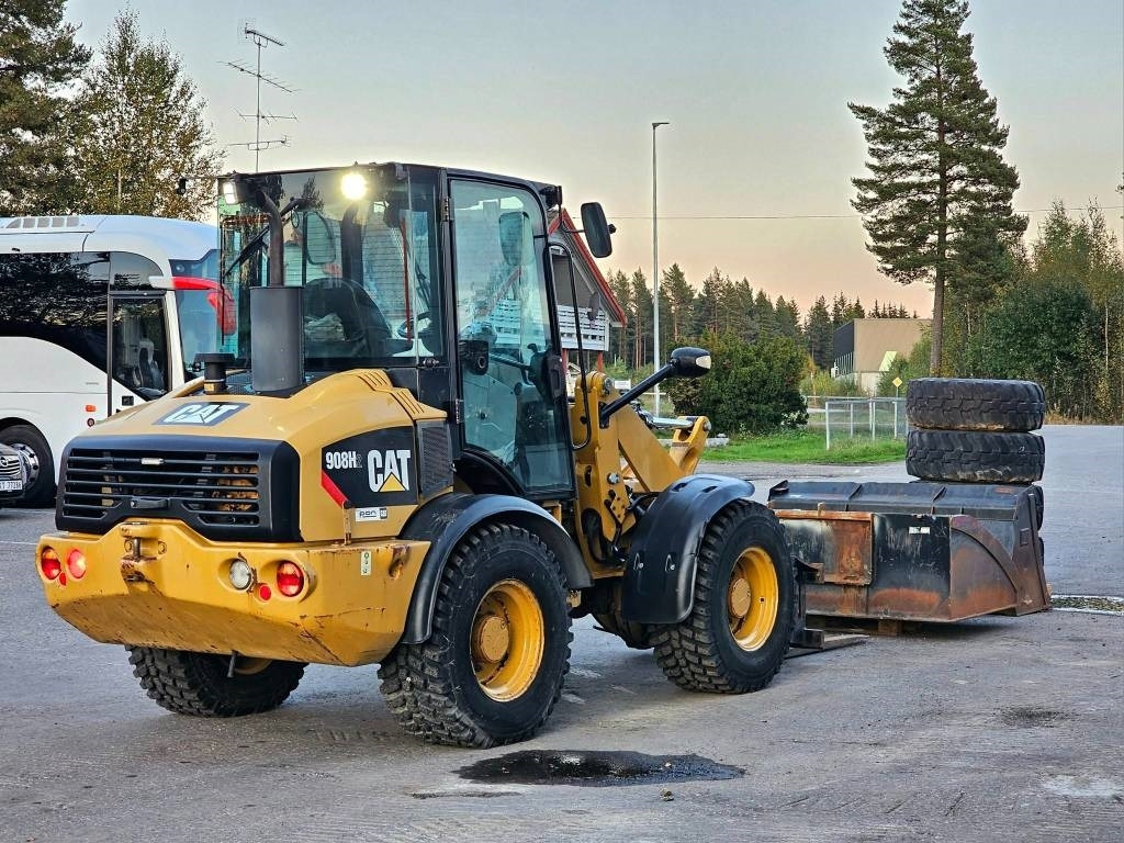 CAT 908 H 2 - Gumikerekes homlokrakodó: 5 kép. CAT 908 H 2 - Gumikerekes homlokrakodó: 5 kép.