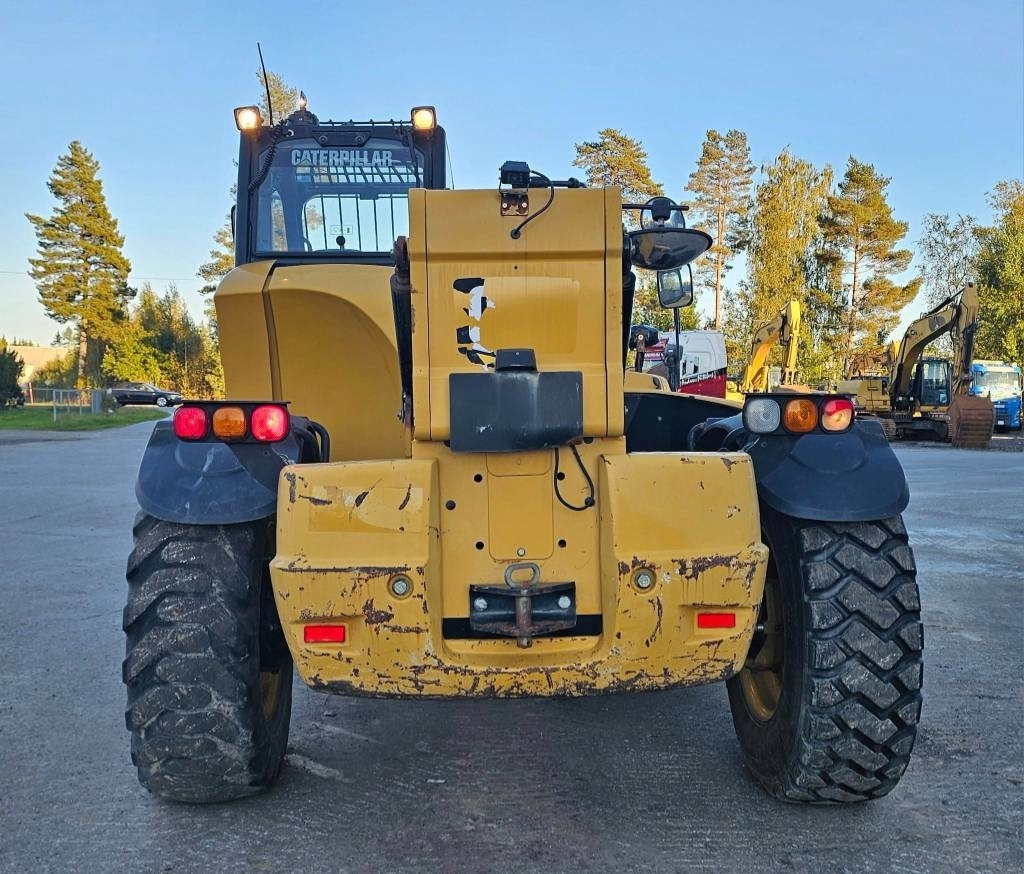CAT TH 360 B - Teleszkópos rakodó: 5 kép. CAT TH 360 B - Teleszkópos rakodó: 5 kép.