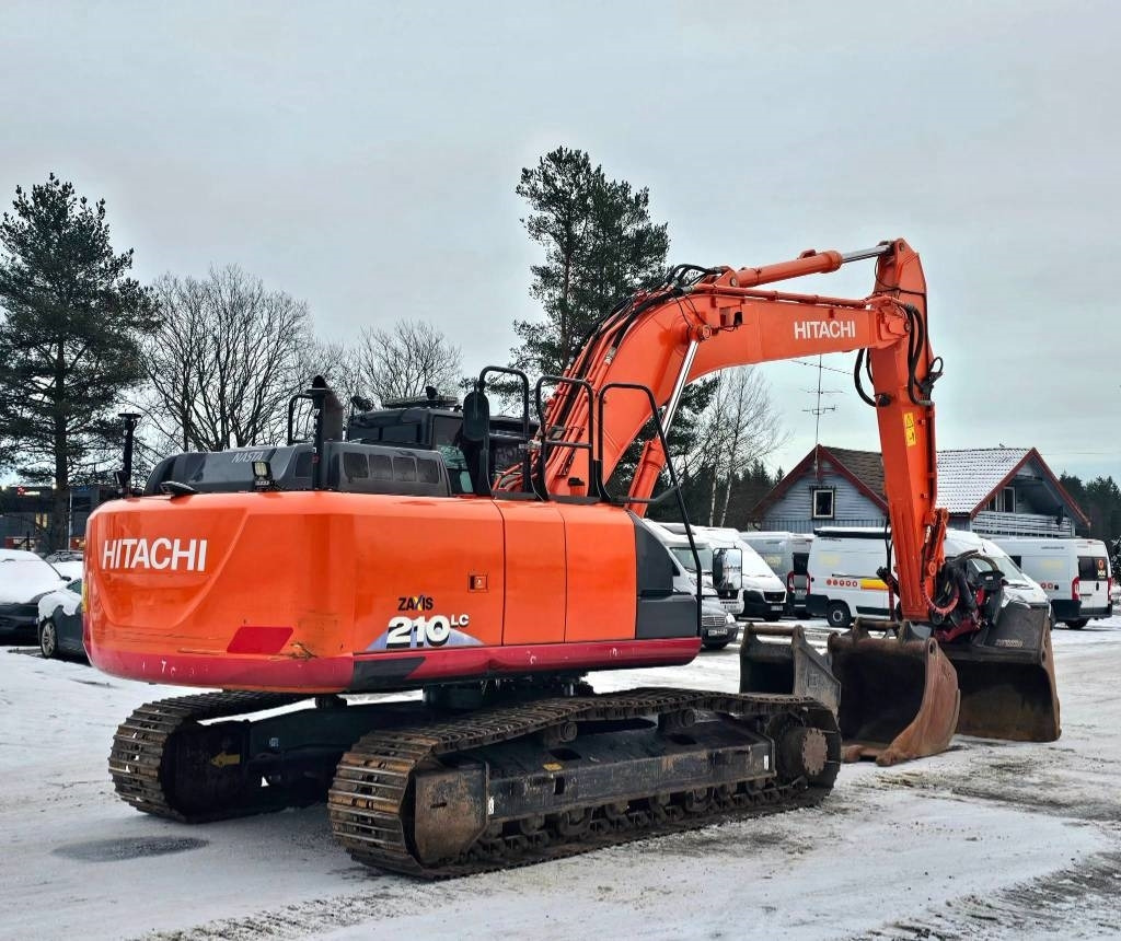 Hitachi ZX 210 LC-6 - Lánctalpas kotró: 5 kép. Hitachi ZX 210 LC-6 - Lánctalpas kotró: 5 kép.