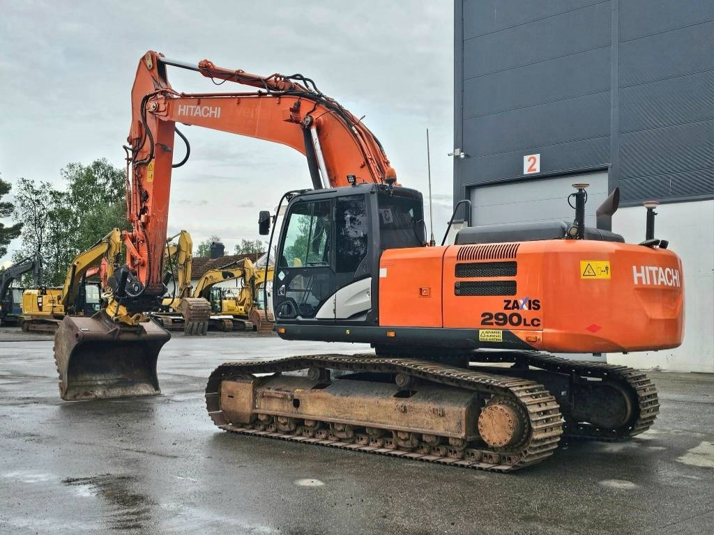 Hitachi ZX 290 LC-5 B - Lánctalpas kotró: 3 kép. Hitachi ZX 290 LC-5 B - Lánctalpas kotró: 3 kép.
