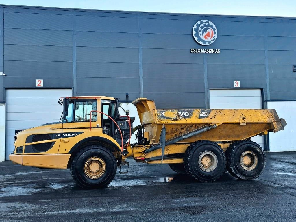 Volvo A 25 G - Csuklós dömper: 2 kép. Volvo A 25 G - Csuklós dömper: 2 kép.