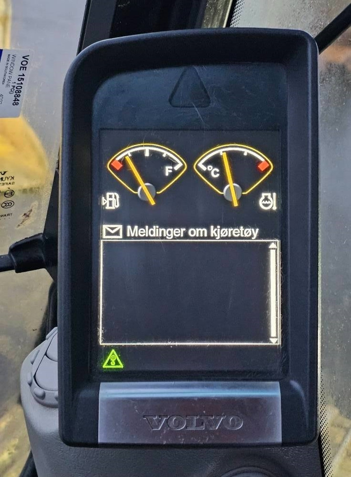 Lánctalpas kotró Volvo EC 140 DL: 34 kép.