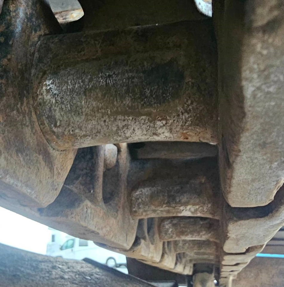 Lánctalpas kotró Volvo EC 140 DL: 13 kép.