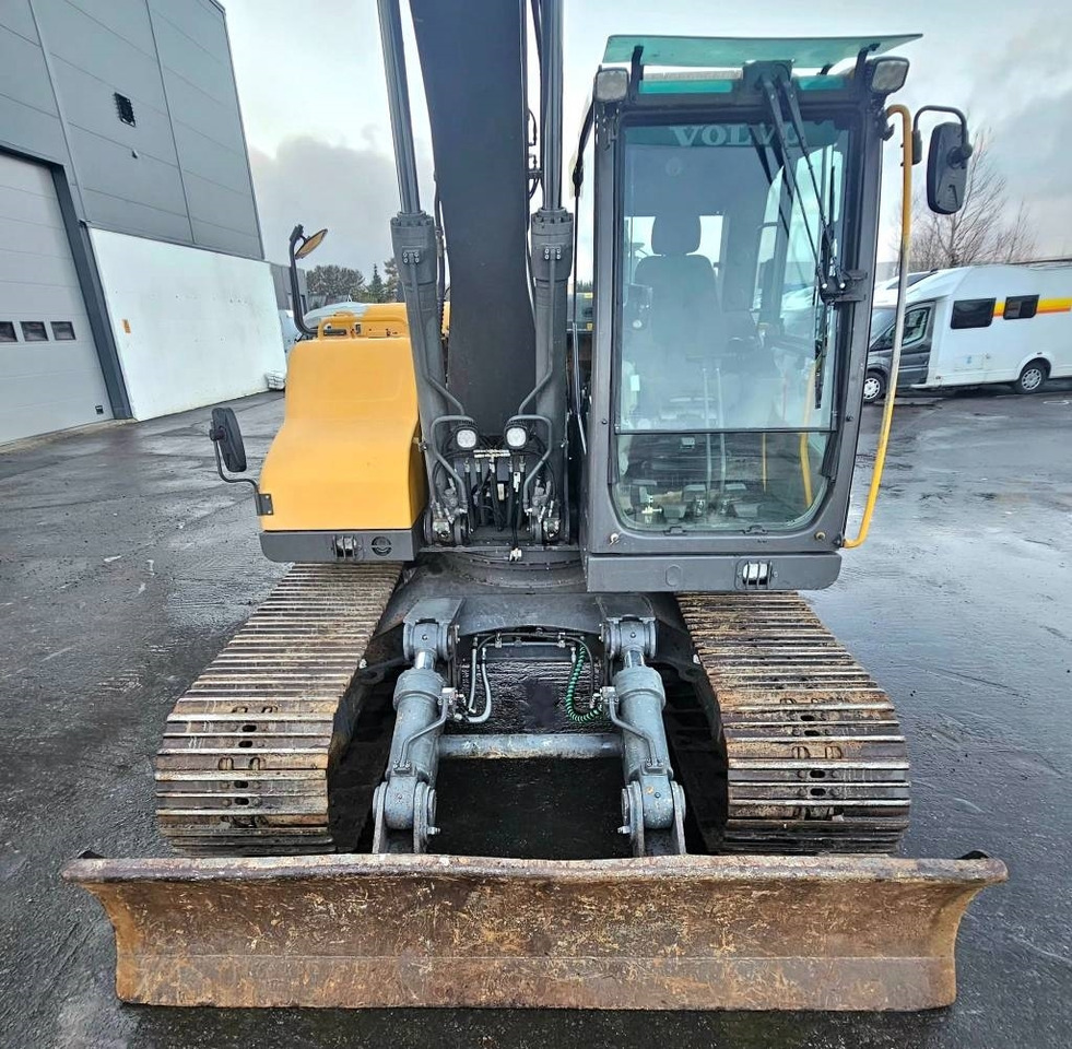 Lánctalpas kotró Volvo EC 140 DL: 9 kép.