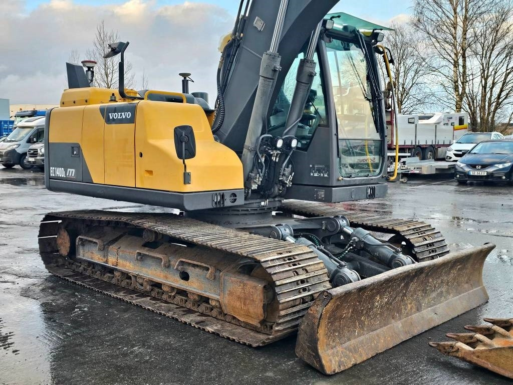 Lánctalpas kotró Volvo EC 140 DL: 8 kép.
