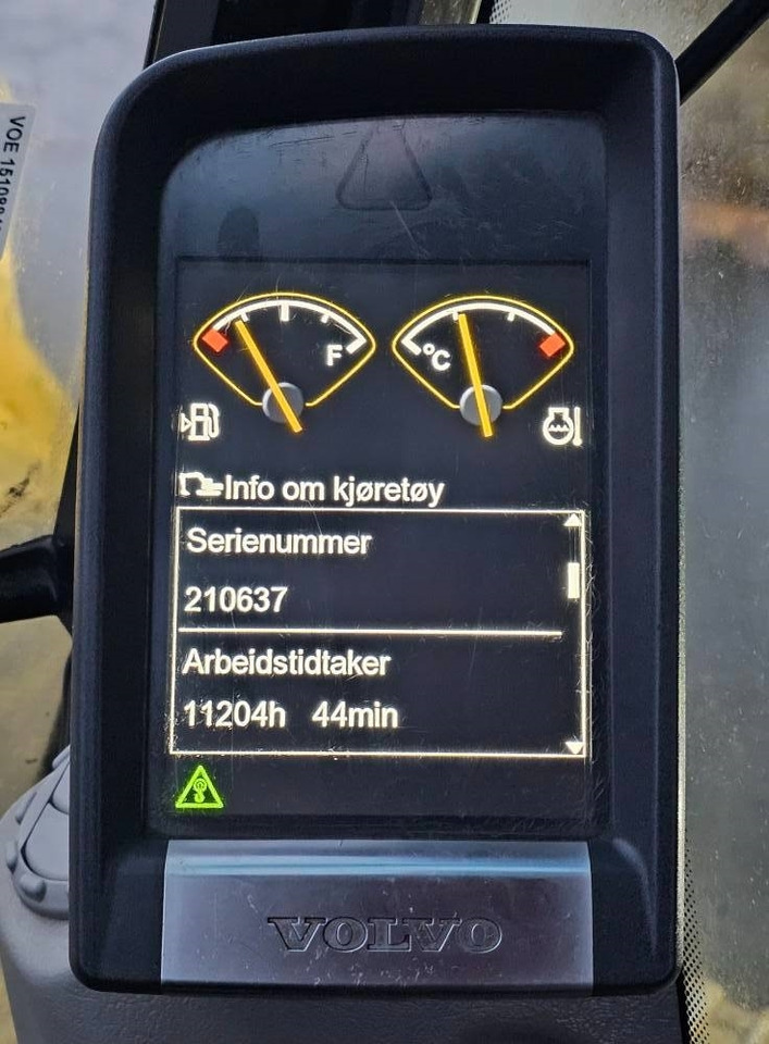 Lánctalpas kotró Volvo EC 140 DL: 36 kép.