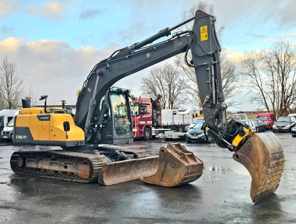 Lánctalpas kotró Volvo EC 140 DL: 6 kép.