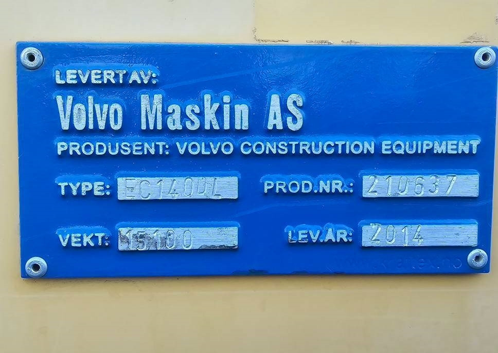 Lánctalpas kotró Volvo EC 140 DL: 40 kép.