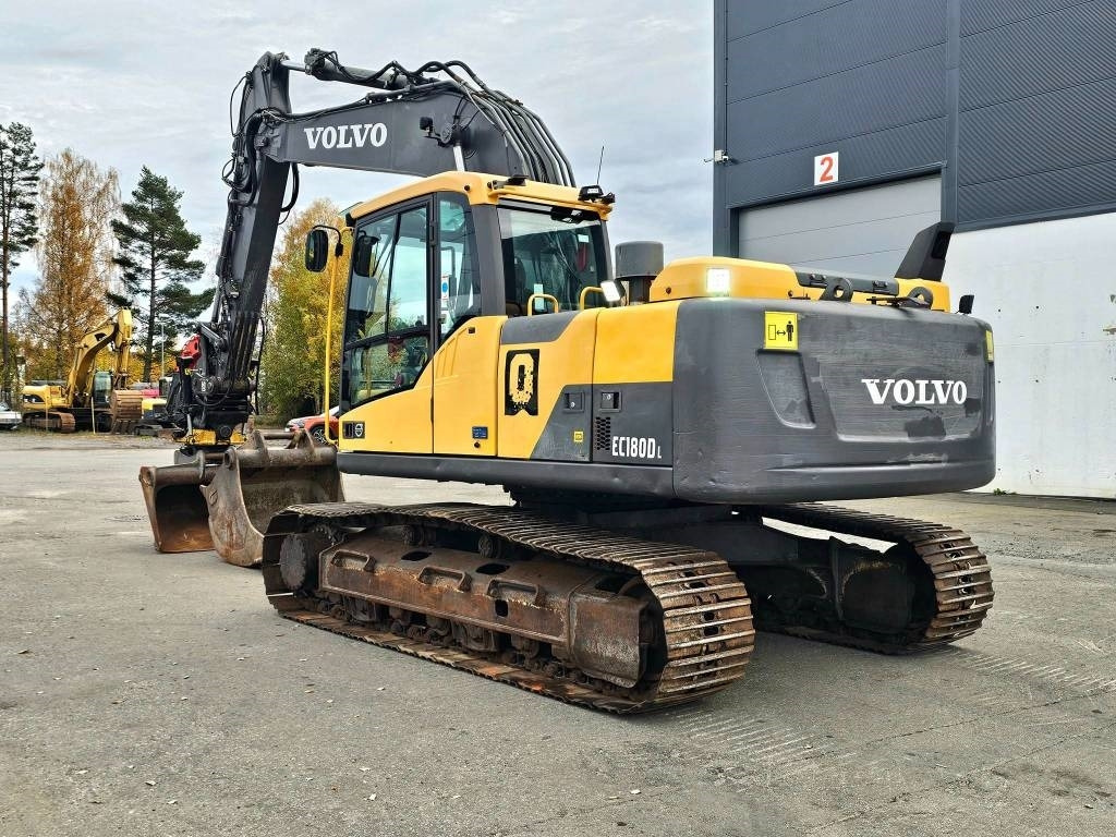 Volvo EC 180 C L  - Lánctalpas kotró: 4 kép. Volvo EC 180 C L  - Lánctalpas kotró: 4 kép.