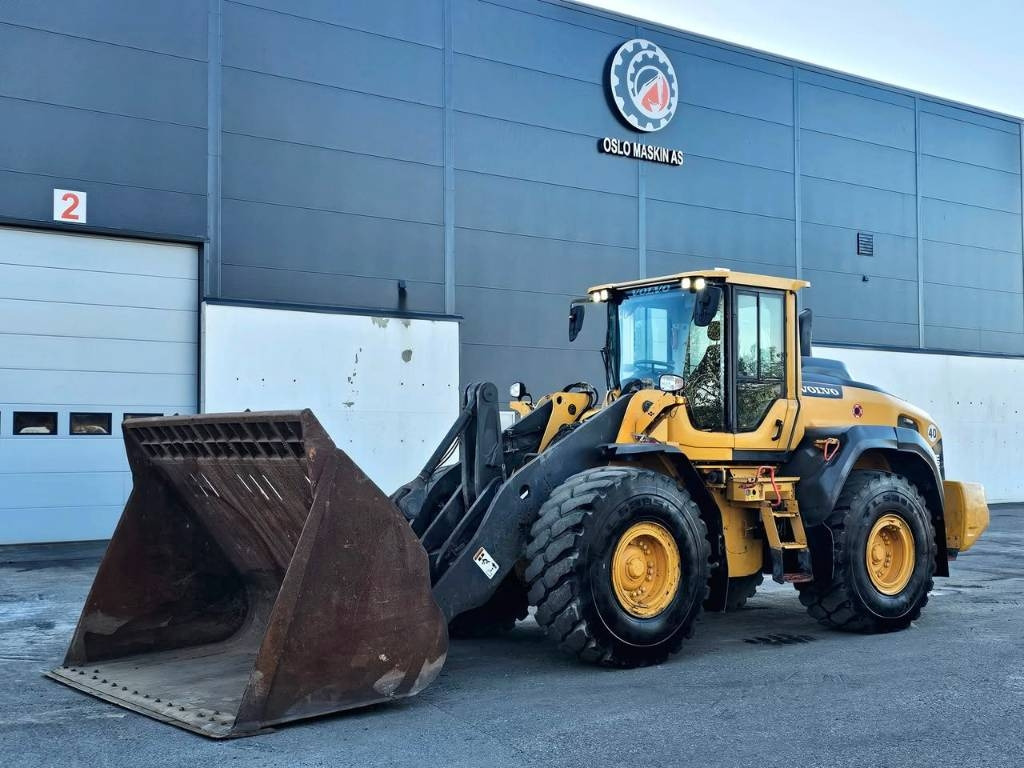 Volvo L 110 H - Gumikerekes homlokrakodó: 1 kép. Volvo L 110 H - Gumikerekes homlokrakodó: 1 kép.