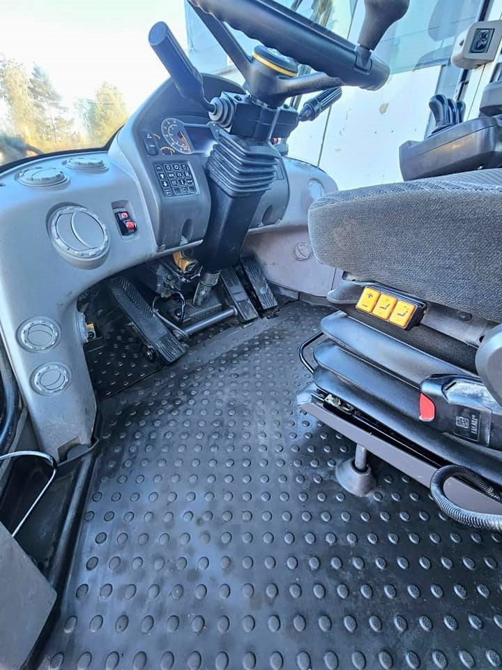 Gumikerekes homlokrakodó Volvo L 110 H: 31 kép.