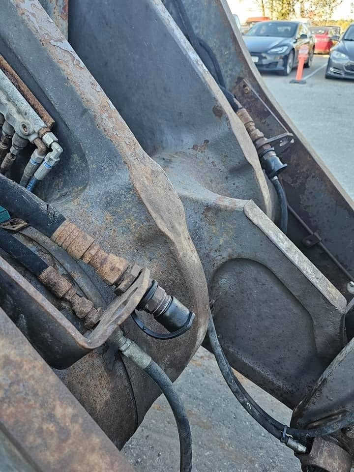 Gumikerekes homlokrakodó Volvo L 110 H: 11 kép.