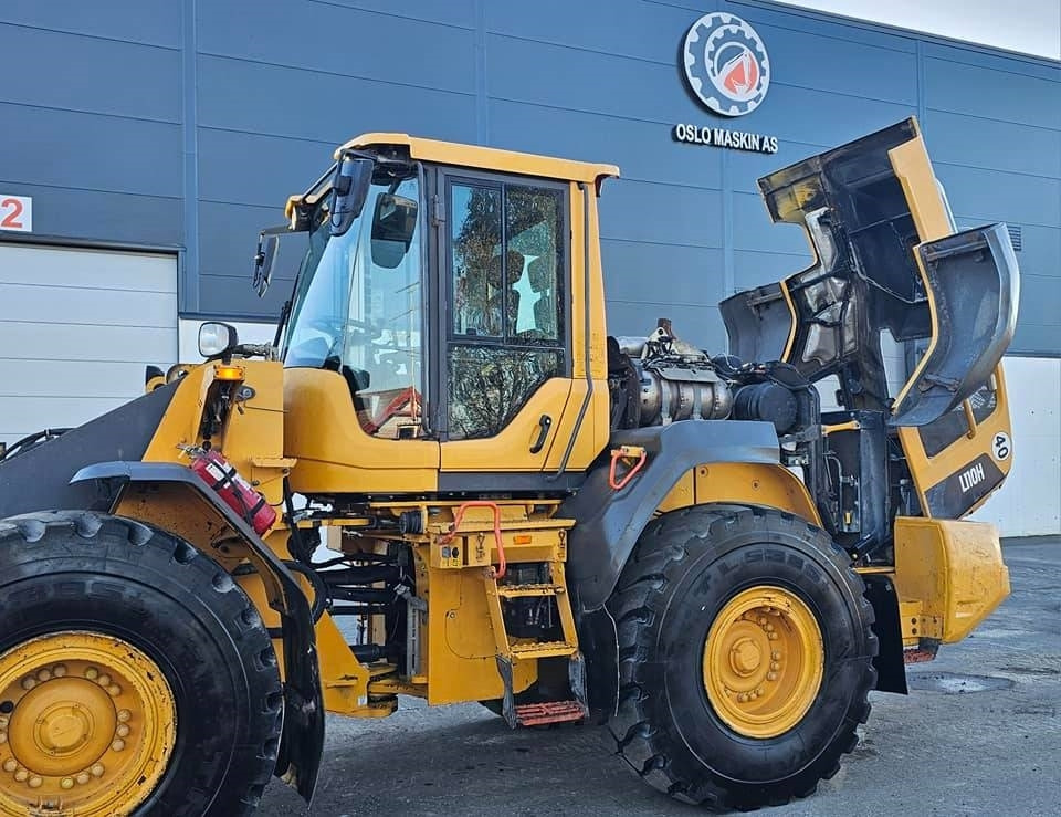Gumikerekes homlokrakodó Volvo L 110 H: 23 kép.