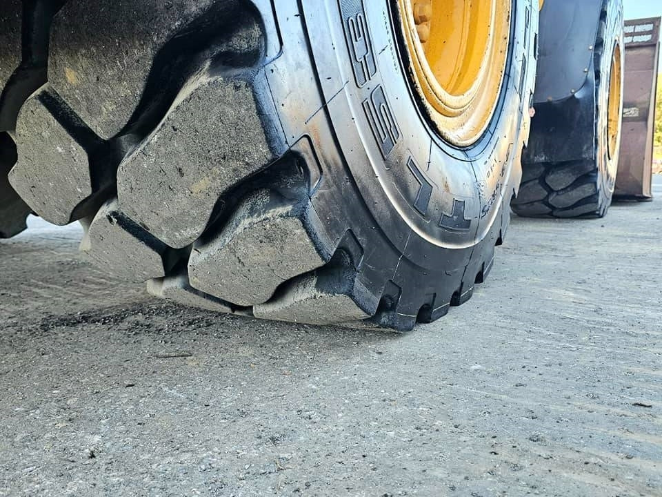 Gumikerekes homlokrakodó Volvo L 110 H: 18 kép.